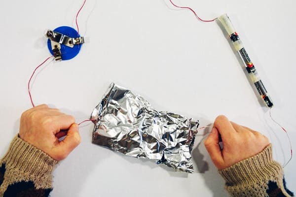 Aluminum-foil-conductivity-test